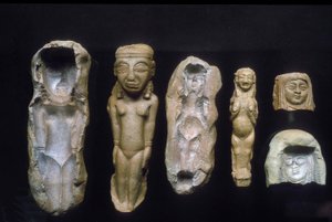Beeldjes van vruchtbaarheidsgodinnen en de mallen waarmee ze werden gegoten, ca. 8e-7e eeuw v.Chr. (klei)