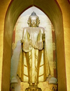 Staande Boeddha (goud)