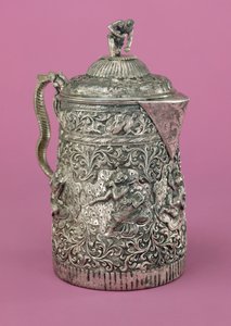 Theepot met een scène die een pwe uitbeeldt door Burmese School
