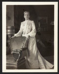 Mevrouw John Arbuckle, ca. 1900-10 (zwart-wit foto) door Burr William McIntosh
