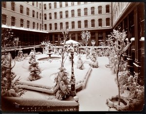 Binnenplaats van het Park Avenue Hotel, 1908 door Byron Company