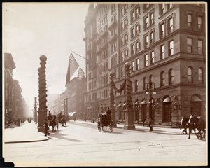 Versieringen voor de Dewey Parade in het Waldorf Astoria Hotel, 33rd Street en 5th Avenue, New York, 1899