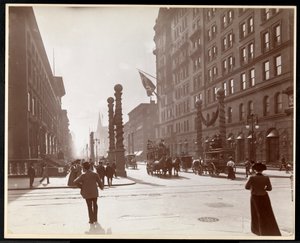 Versieringen voor de Dewey Parade voor het Waldorf Astoria Hotel op 33rd Street en 5th Avenue, New York, 1899