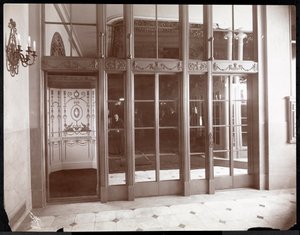 Liften in het Ritz-Carlton Hotel
