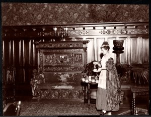 Gast die thee drinkt in het Hotel Marie Antoinette, 1895 of 1896