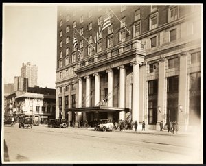 Hoofdingang van het Hotel Pennsylvania, 7th Avenue en 32nd Street, New York, 1919 door Byron Company