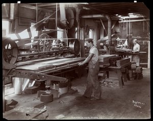 Mannen aan het werk in de Hardman, Peck und Co. pianofabriek, New York, 1907