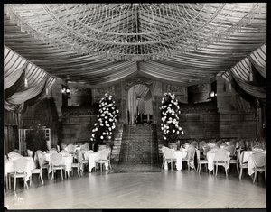 Ontvangstruimte in het Ritz-Carlton Hotel, 1915 of 1916