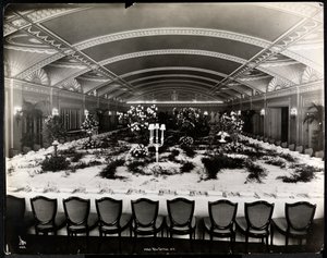 Tafel gedekt voor een banket in het Ritz-Carlton Hotel, 1913 door Byron Company