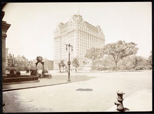 Het Plaza Hotel, 5th Avenue en 59th Street, New York, 1907 (zilveren gelatin afdruk)
