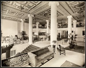 De ingang en lobby van het Robert Treat Hotel, Newark, New Jersey, 1916 door Byron Company