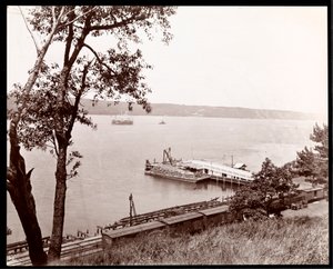Uitzicht noordoost vanaf Riverside Drive en Park richting de Hudson River, New York, c.1893
