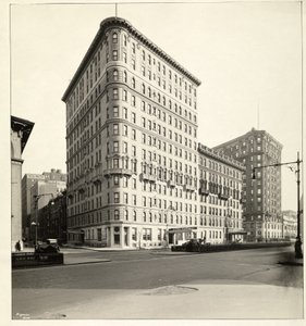 Uitzicht op het Hotel Embassy aan Broadway en 70th Street, New York, 1921