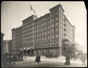 Windsor Hotel aan 5th Avenue van 46th tot 47th Streets, New York, 1898