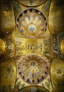 Byzantijnse architectuur: uitzicht op de koepels met mozaïeken op een gouden achtergrond die de Pinksteren (1250-1300) en de Hemelvaart (begin 13e eeuw) illustreren. Basiliek San Marco, Venetië