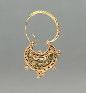 Halvemaanvormige Oorbel door Byzantine