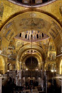 Byzantijnse architectuur: zicht op het zuidelijke transept (met koepel gewijd aan Sint Leonardus), de rozet. 1542-1551 Basiliek van San Marco, Venetië door Byzantine Byzantine
