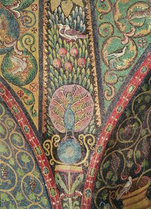 Detail van het gewelf met vogels en een pauw