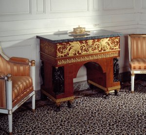Meubels Premier Empire: het bureau van keizerin Josephine de Beauharnais (1763-1814) gemaakt door de gebroeders Jacob (19e eeuw) naar de tekeningen van Charles Percier en Pierre Fontaine. 1800