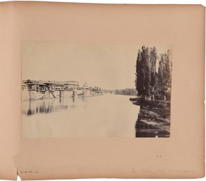 Het paleis enz. vanaf de 1e brug - Srinugur
