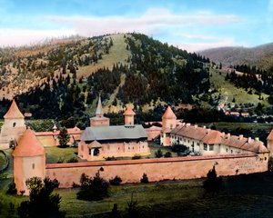 Roemenië, Boekovina, Sucevita Klooster gelegen in de Sucevita vallei, beelddatum: circa 1920. Carl Simon Archief door Carl Simon