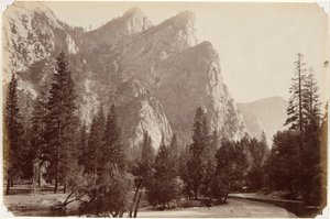 De Drie Broers, 4.480 voet, Yosemite Valley door Carleton E. Watkins