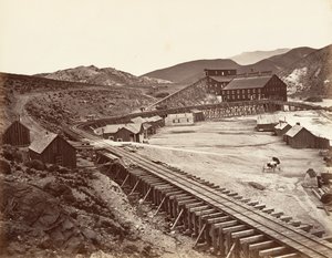 Eureka Quartz Mill en Flume, Nevada, 1875, gedrukt ca. 1876 door Carleton Emmons Watkins