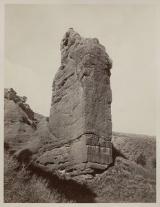 Sentinel Rock, Echo Canyon, Utah door Carleton E. Watkins
