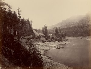 [The Middle Block House, Columbia River]. door Carleton Watkins