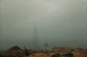Strand in de mist