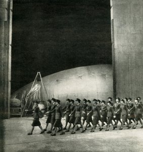 Bij een balloncentrum, ca. 1943