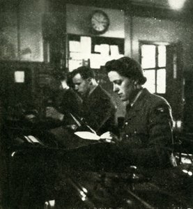 Op Signaaldienst, ca. 1943 door Cecil Beaton