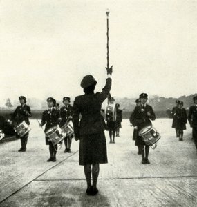 W.A.A.F. Band op Parade, ca. 1943 door Cecil Beaton