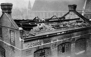 Schade aangericht tijdens de eerste bombardementen op Londen, 1915