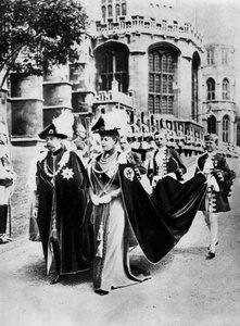 Koning George V en Koningin Mary in de gewaden van de Ridders van de Kousenband, Windsor, 1937