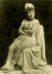 Portret van Annie Howard, de getatoeëerde dame, ca. 1903