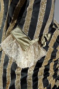 Avondjurk, ca. 1884 (detail van arm)