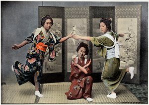 Een familiedans in Japan, ca. 1890 door Charles Gillot