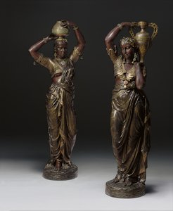 Twee bronzen fakkeldragers in de vorm van Indiase vrouwen die vazen dragen, 1862-1865