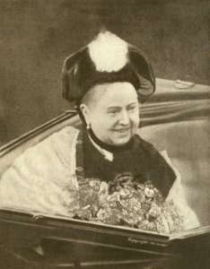 Koningin Victoria glimlachend, net een boeket bloemen geaccepteerd, Isle of Wight, ca. 1887 (zw/w foto) door Charles Knight