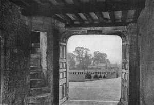 Poortgebouw ingang door Charles Latham