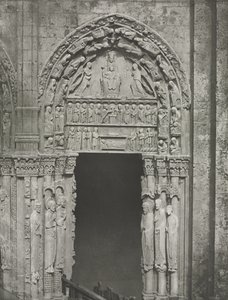 Kathedraal van Chartres: Rechterdeur van het Koninklijk Portaal met Onze-Lieve-Vrouw van Chartres door Charles Nègre