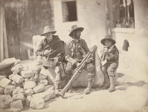 Pifférari Assis, Italiaanse straatmuzikanten (op de binnenplaats, 21 Quai de Bourbon) door Charles Nègre