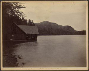 Echo Lake en boothuis, Franconia Notch, New Hampshire door Charles P. Hibbard
