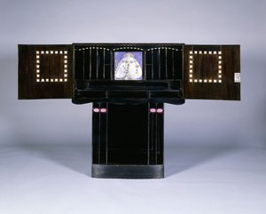 Een Schrijfkabinet Ontworpen voor Walter W. Blackie Esq., Hill House, Edinburgh door Charles Rennie Mackintosh