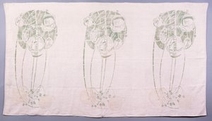 Paneel van drie gestileerde rozenmotieven in groen en crème, voor een rugleuning van een hoekbank in de woonkamer van 14 Kingsborough Gardens door Charles Rennie Mackintosh
