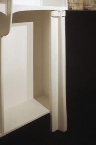 Witte kast ontworpen voor mevrouw Rowat, 1902