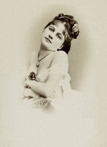 Portret van de actrice Henriette Victoire Drouard (1851-1923). door Charles Reutlinger