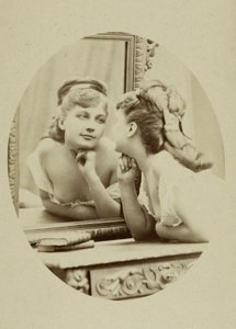 Portret van de actrice Henriette Victoire Drouard (1851-1923). door Charles Reutlinger
