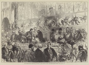 Het Internationale Gemeentelijke Banket in het Mansion House, de Lord Mayor passeert de Loving Cup